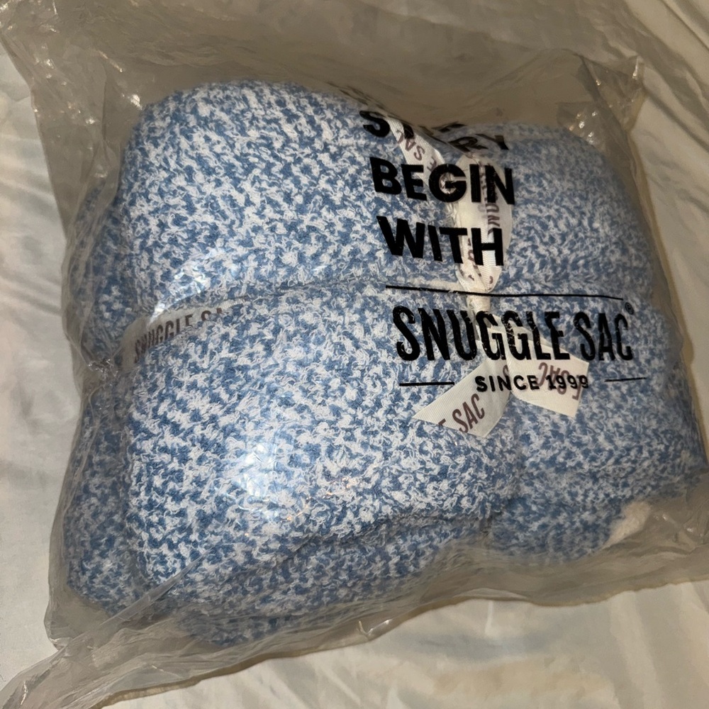 NWT Snuggle Sac Sky Blue Knit Throw Blanket